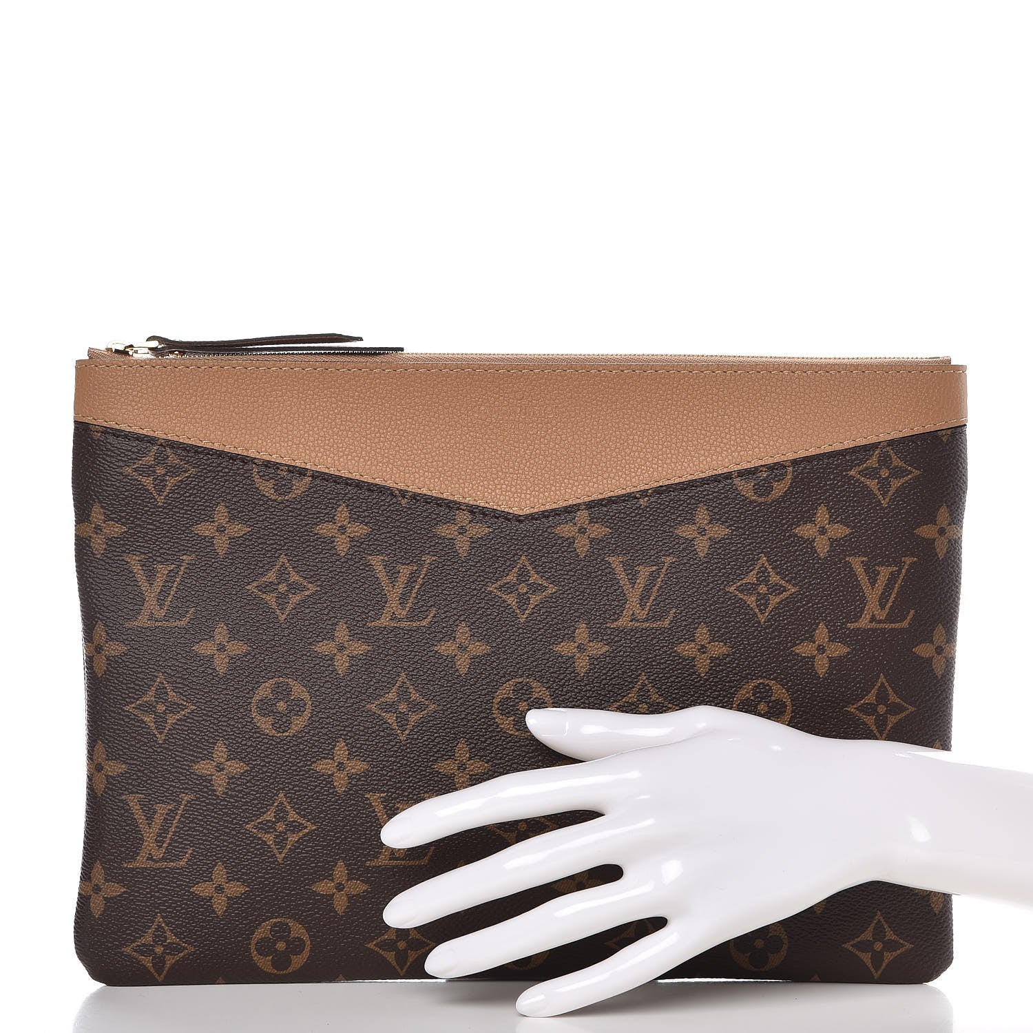 Louis Vuitton Monogram Daily Pouch Sesame 2 of 8