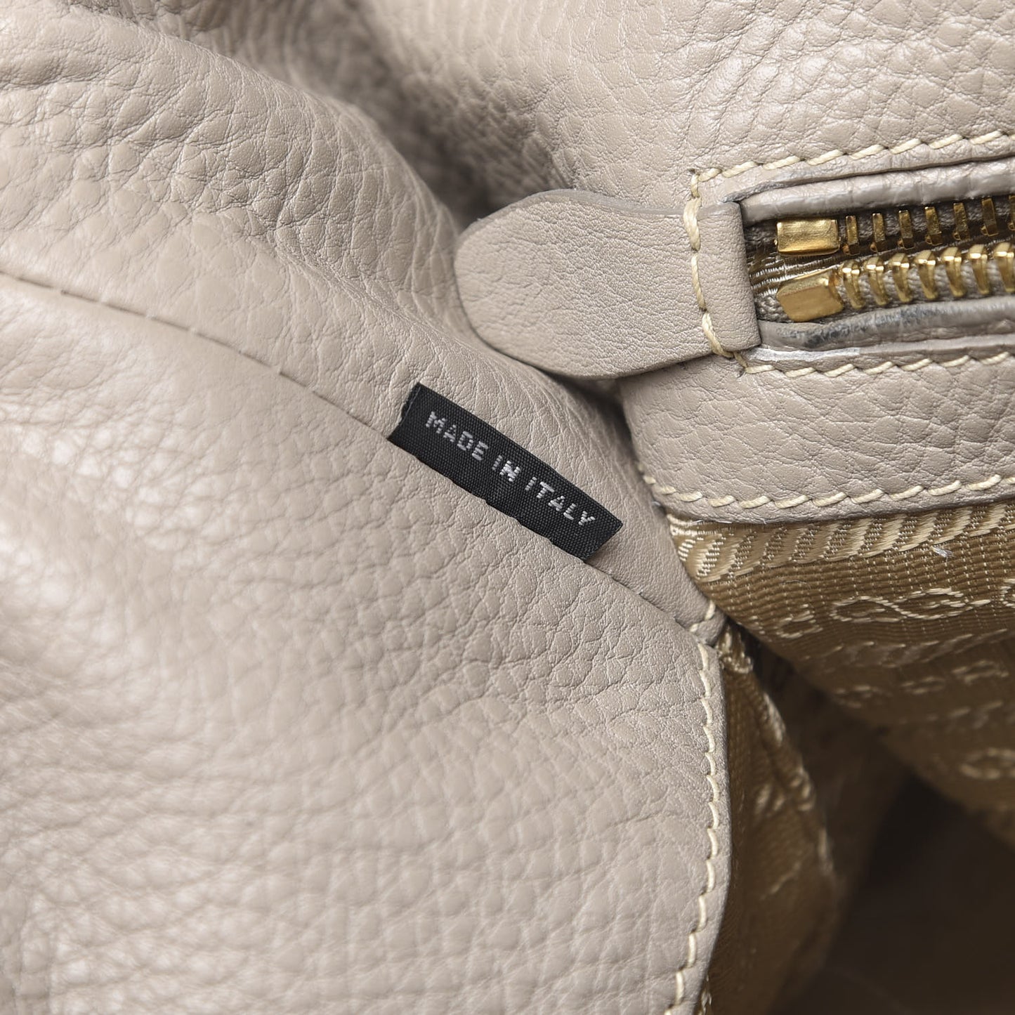Vitello Daino Shoulder Bag Argilla