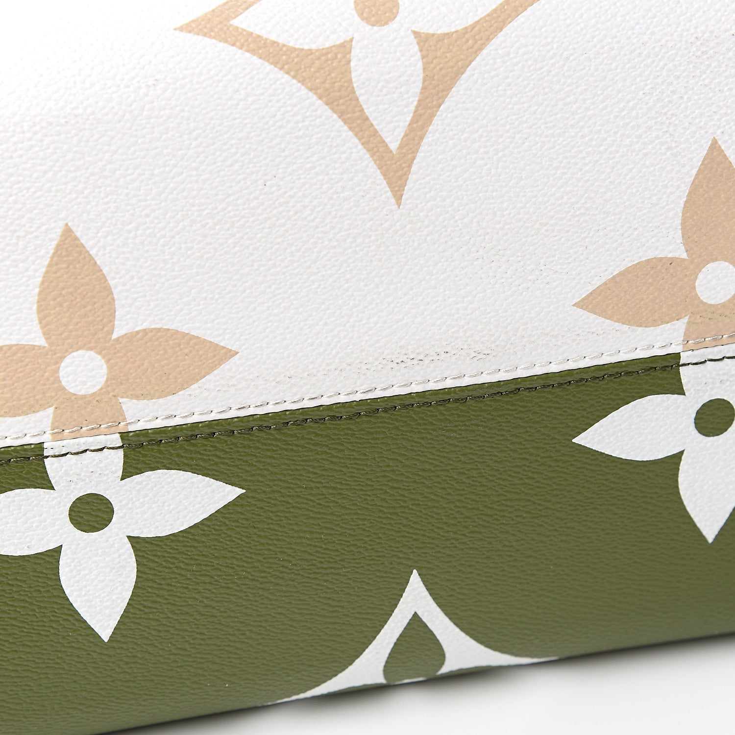 Louis Vuitton Monogram Giant Onthego GM Kaki Beige 10 of 12