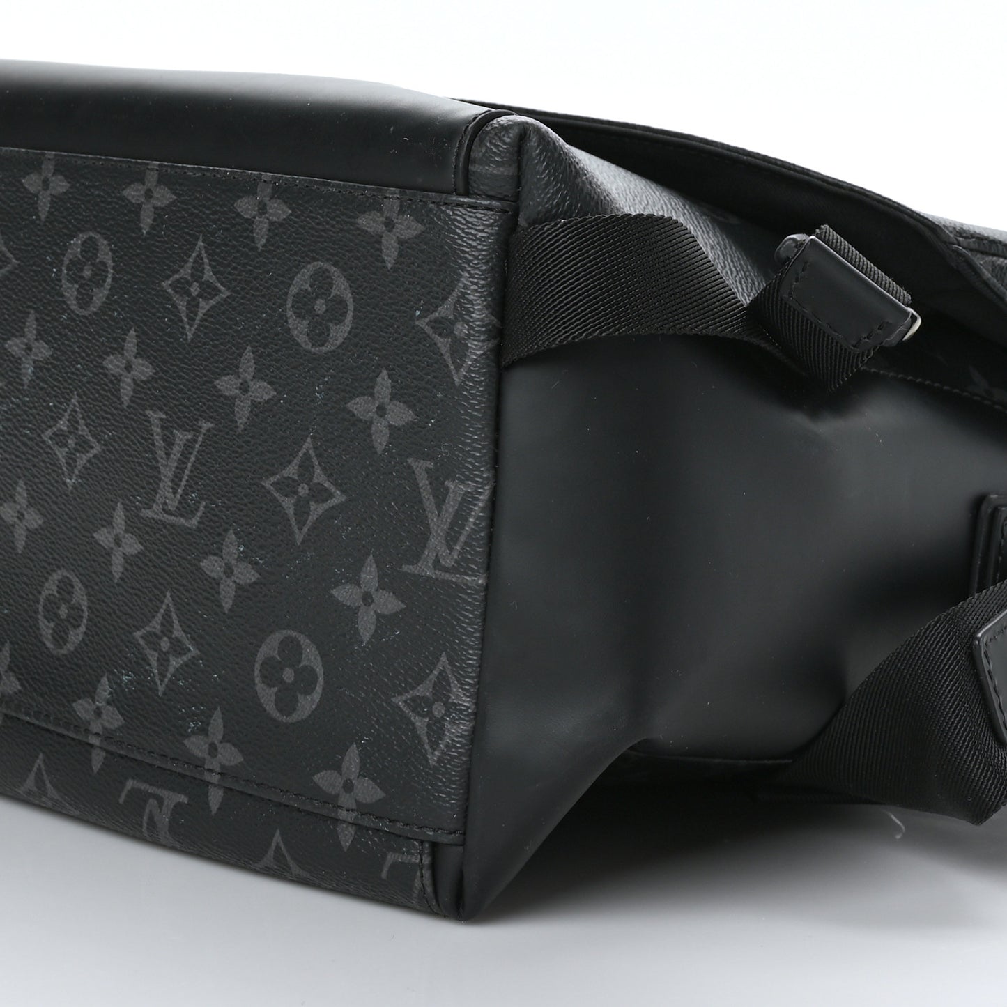Monogram Eclipse Voyager Messenger MM