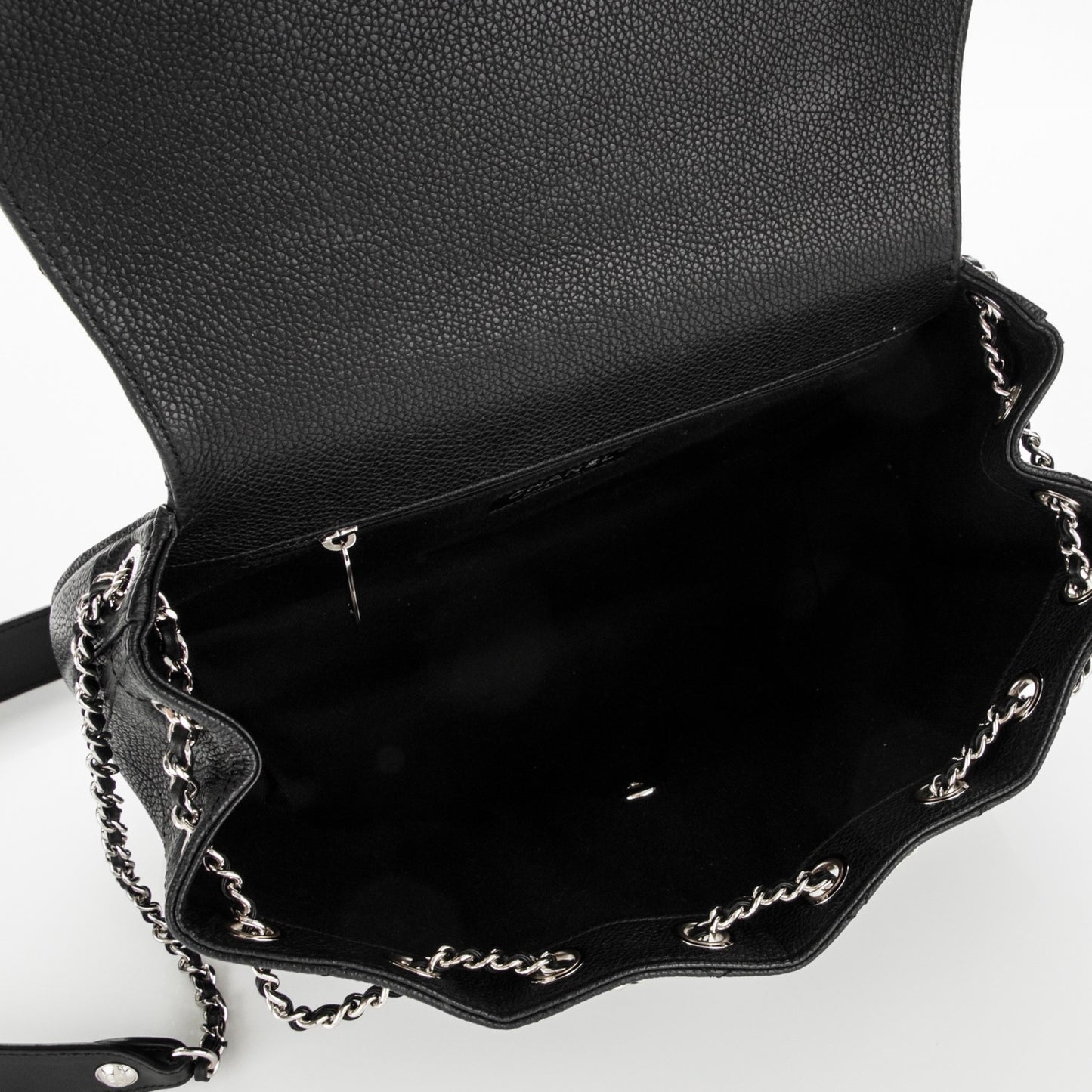 Caviar Quilted Large Round Messenger Flap Black