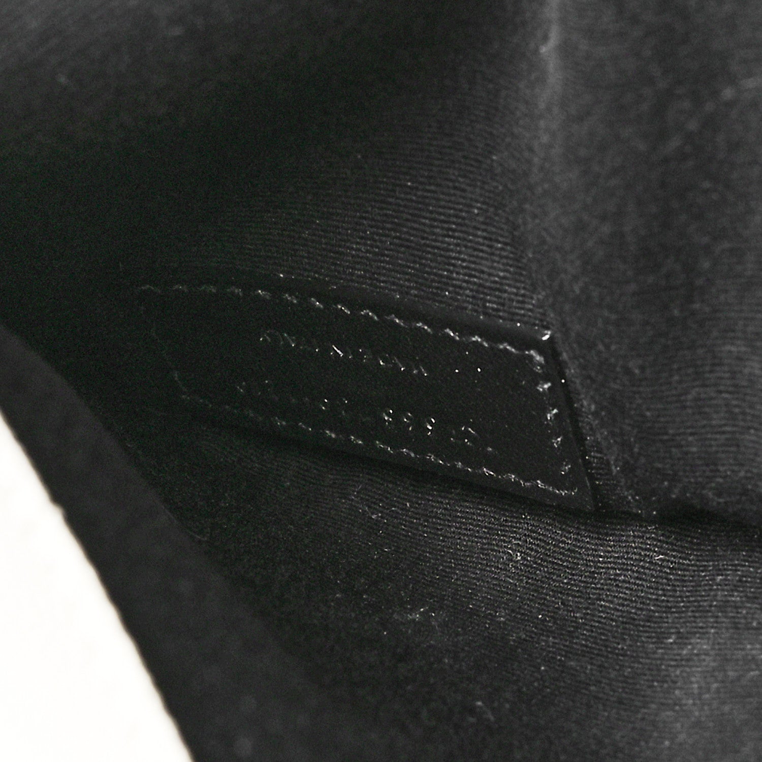 Saint Laurent Grain De Poudre Uptown Pouch Crema Soft 7 of 11