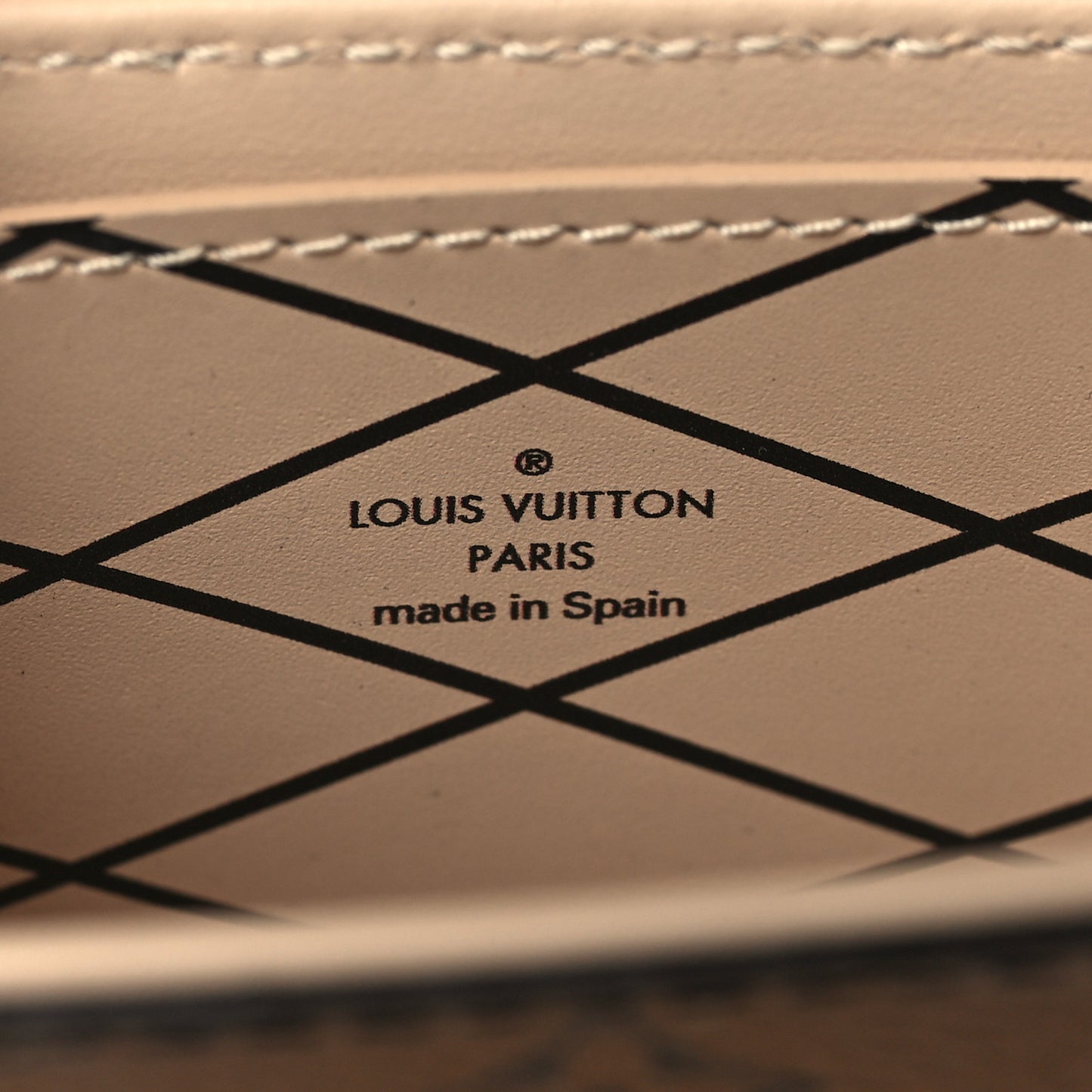 Reverse Monogram Essential Trunk NM