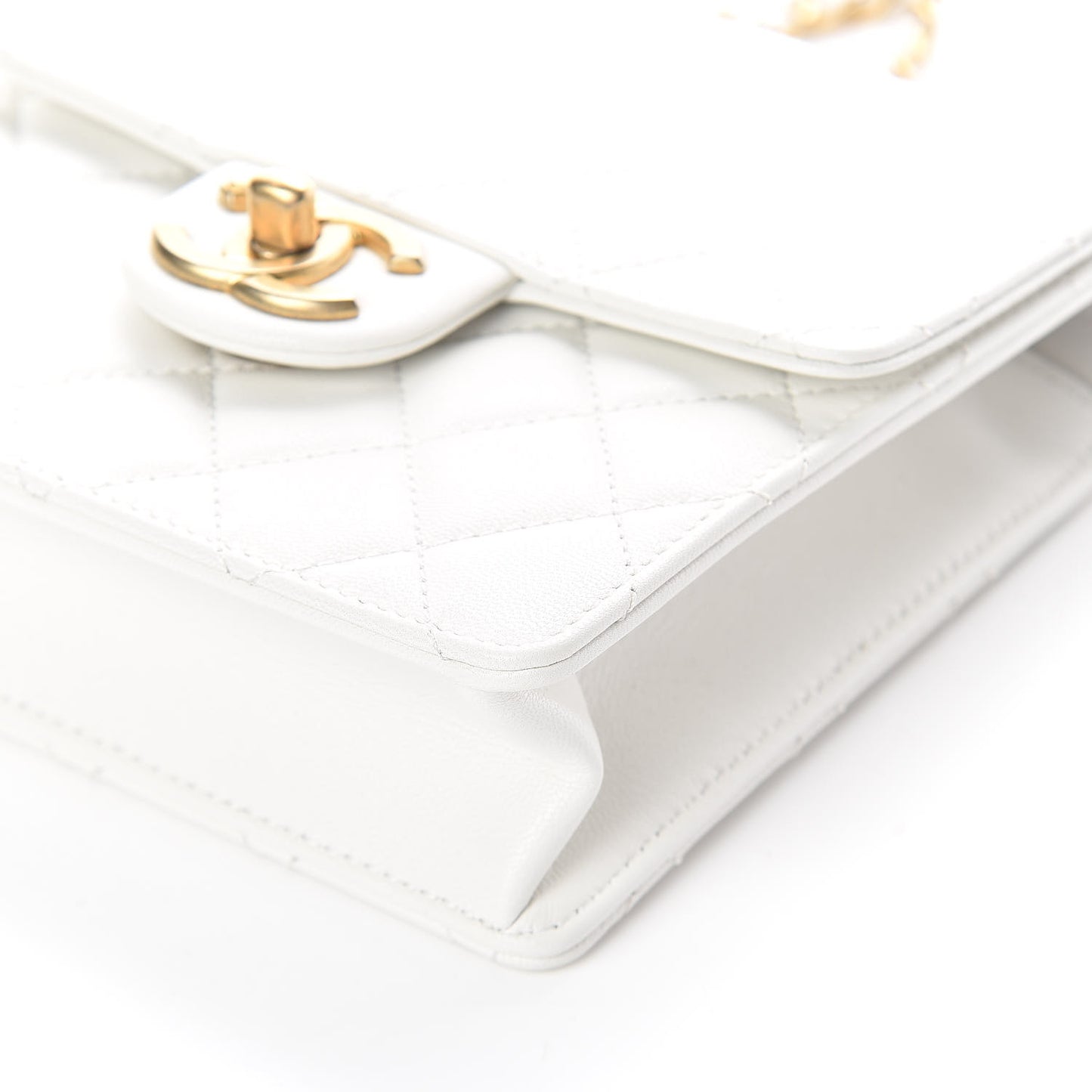 Lambskin Quilted Chic Pearls Flap White