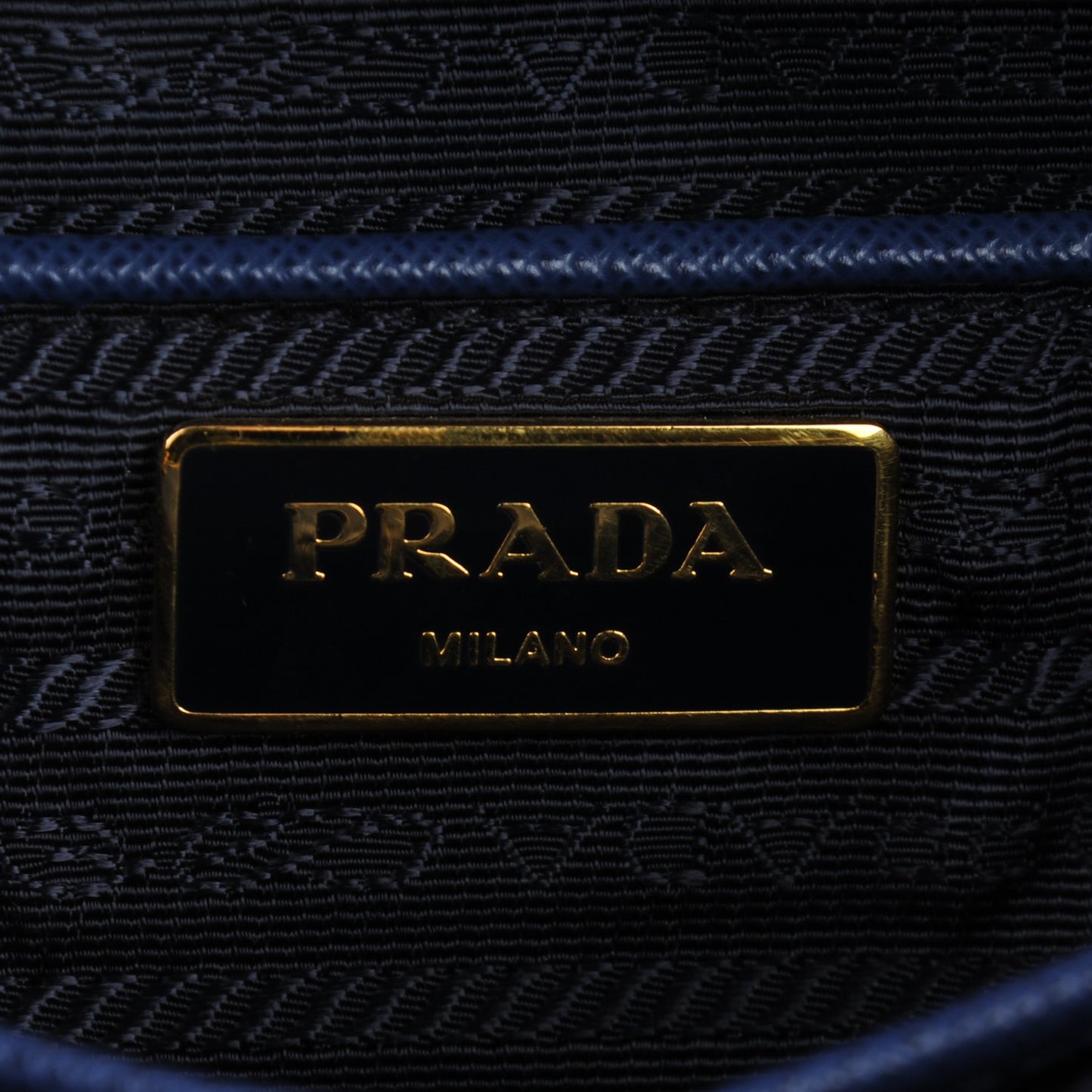 Saffiano Medium Galleria Double Zip Tote Bluette