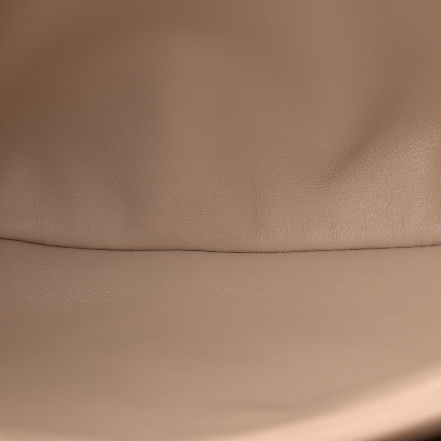 Hammered Calfskin Vara Bow Chain Tote Macadamia