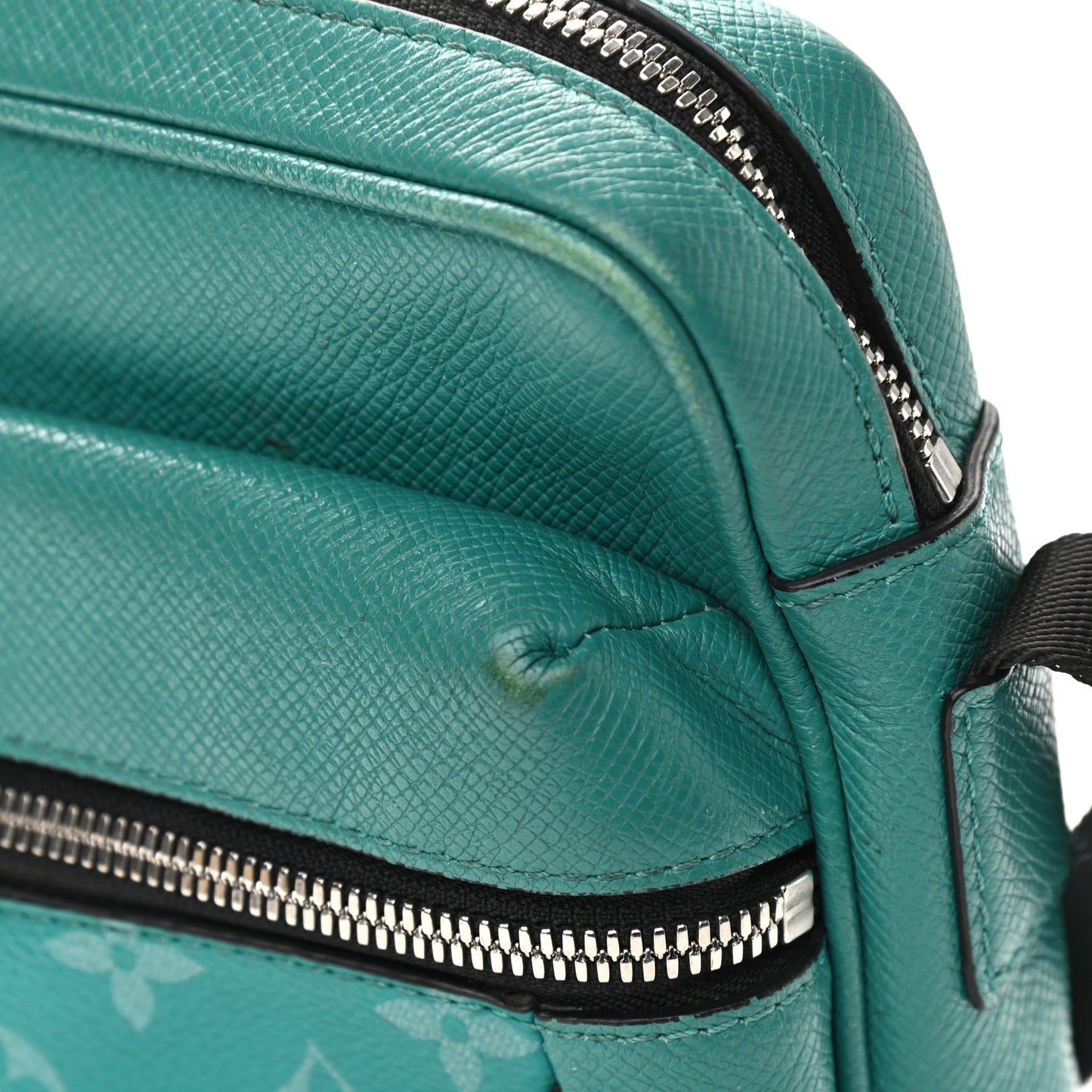 Taiga Monogram Outdoor Messenger Vert