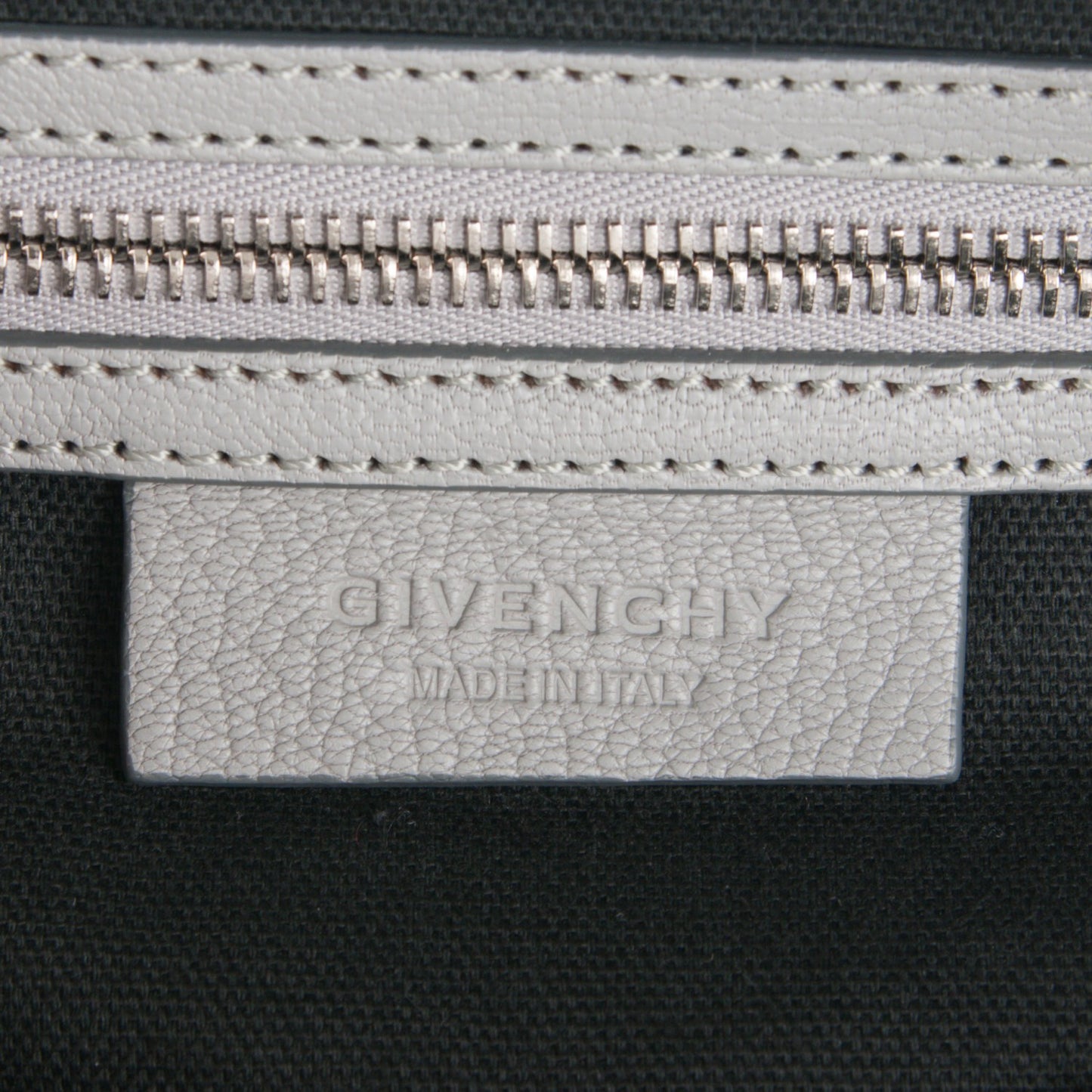 Sugar Goatskin Medium Antigona Pearl Grey