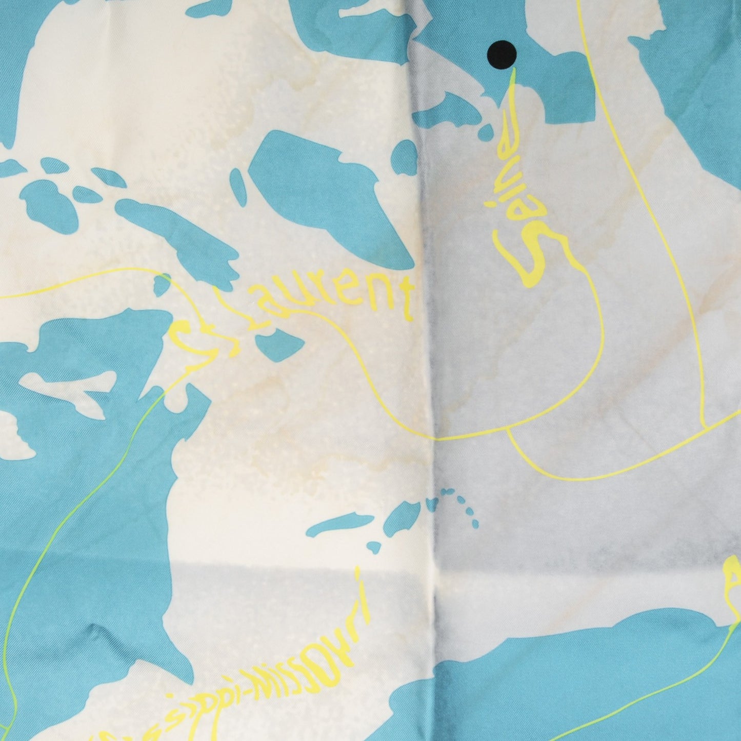 Silk Le Monde Est Une Fleuve Scarf 90