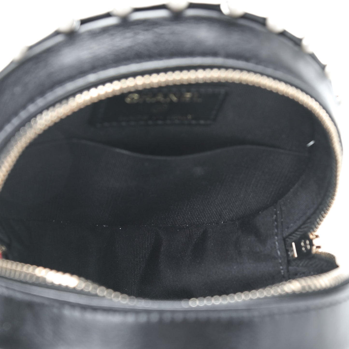 Calfskin Quilted Pearl Round Clutch With Chain Black