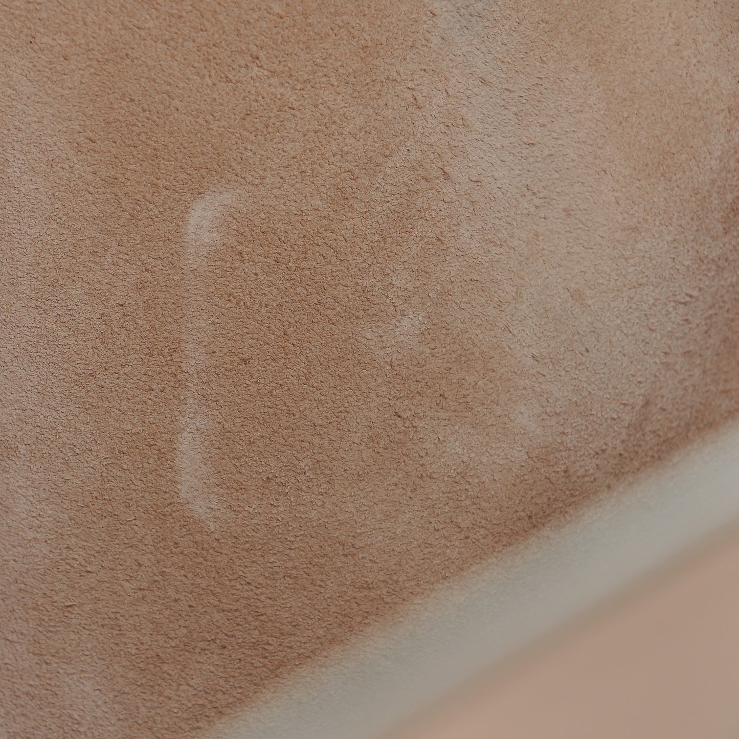 Natural Calfskin Medium Phantom Luggage Sand
