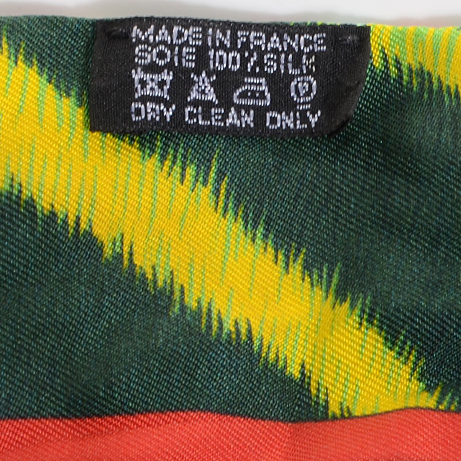 Hermes Silk Pelages et Camouflage Twilly Rouge Vert Jaune 3 of 6
