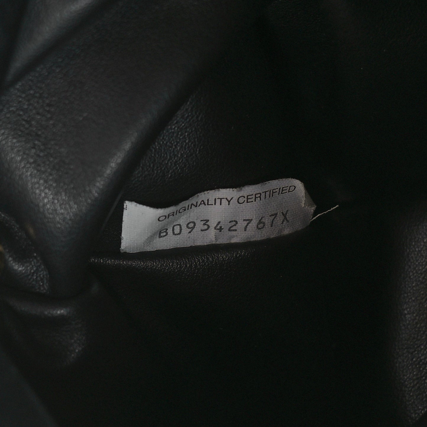 Calfskin The Pouch Chain Black