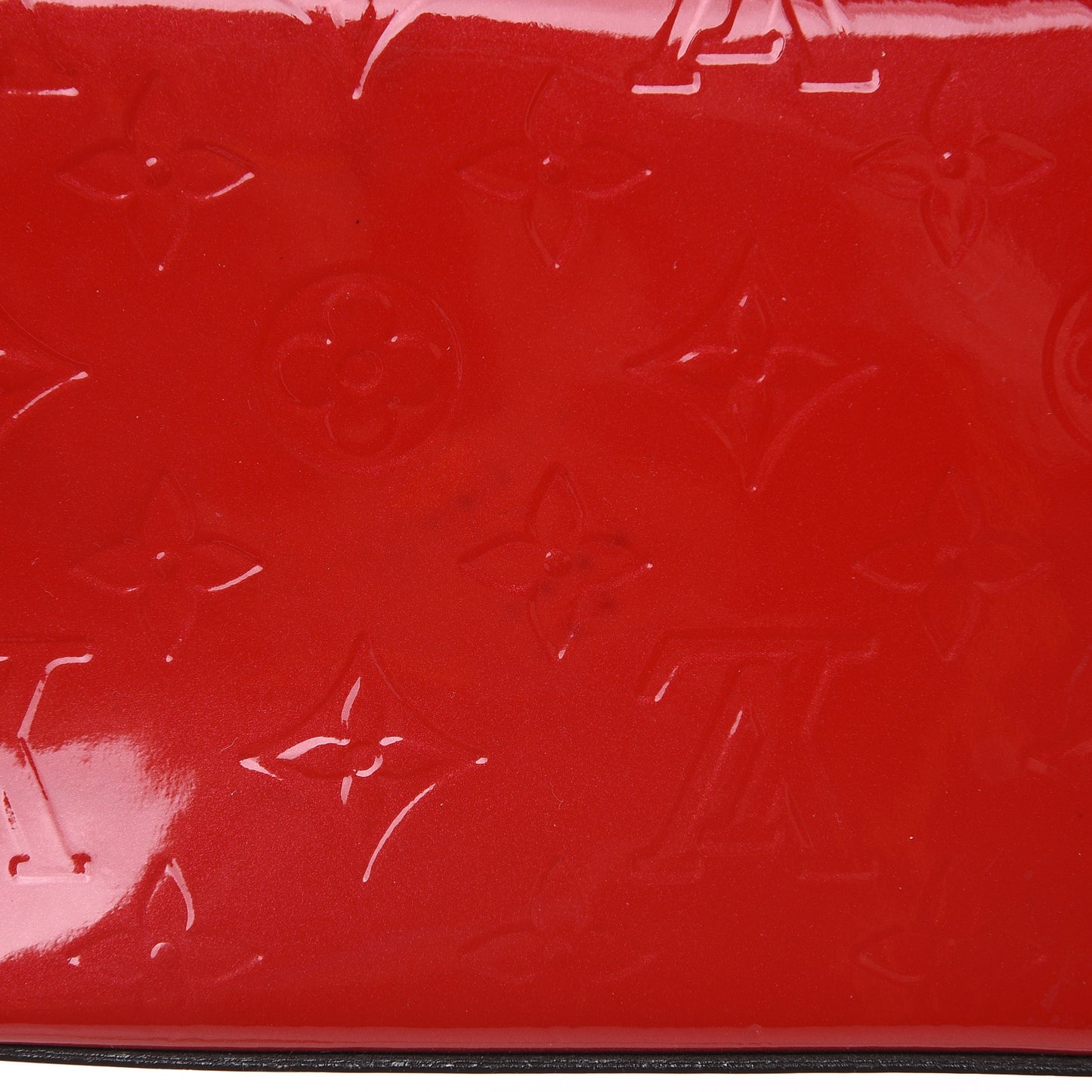 Vernis Felicie Pochette Chain Wallet Cherry