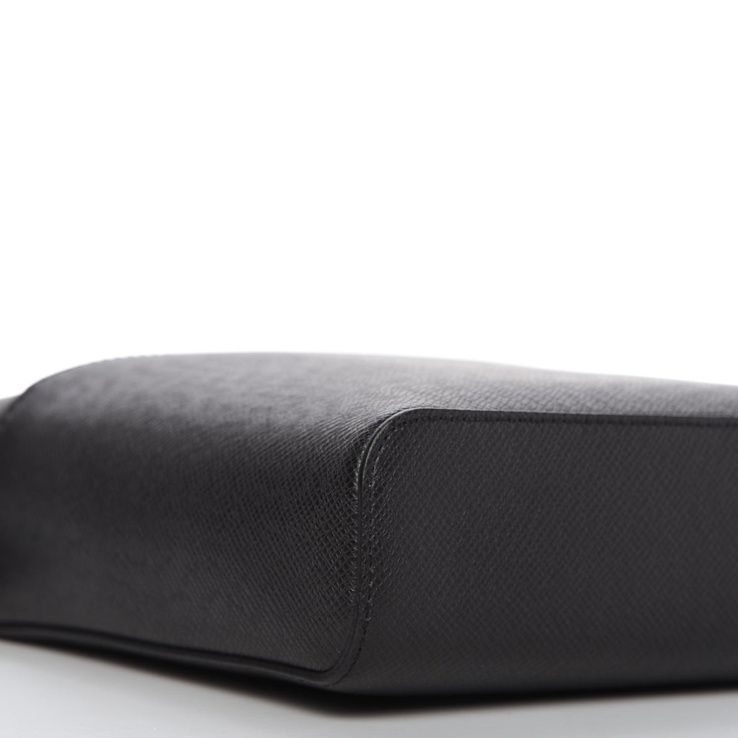 Taiga Anton Pochette Black