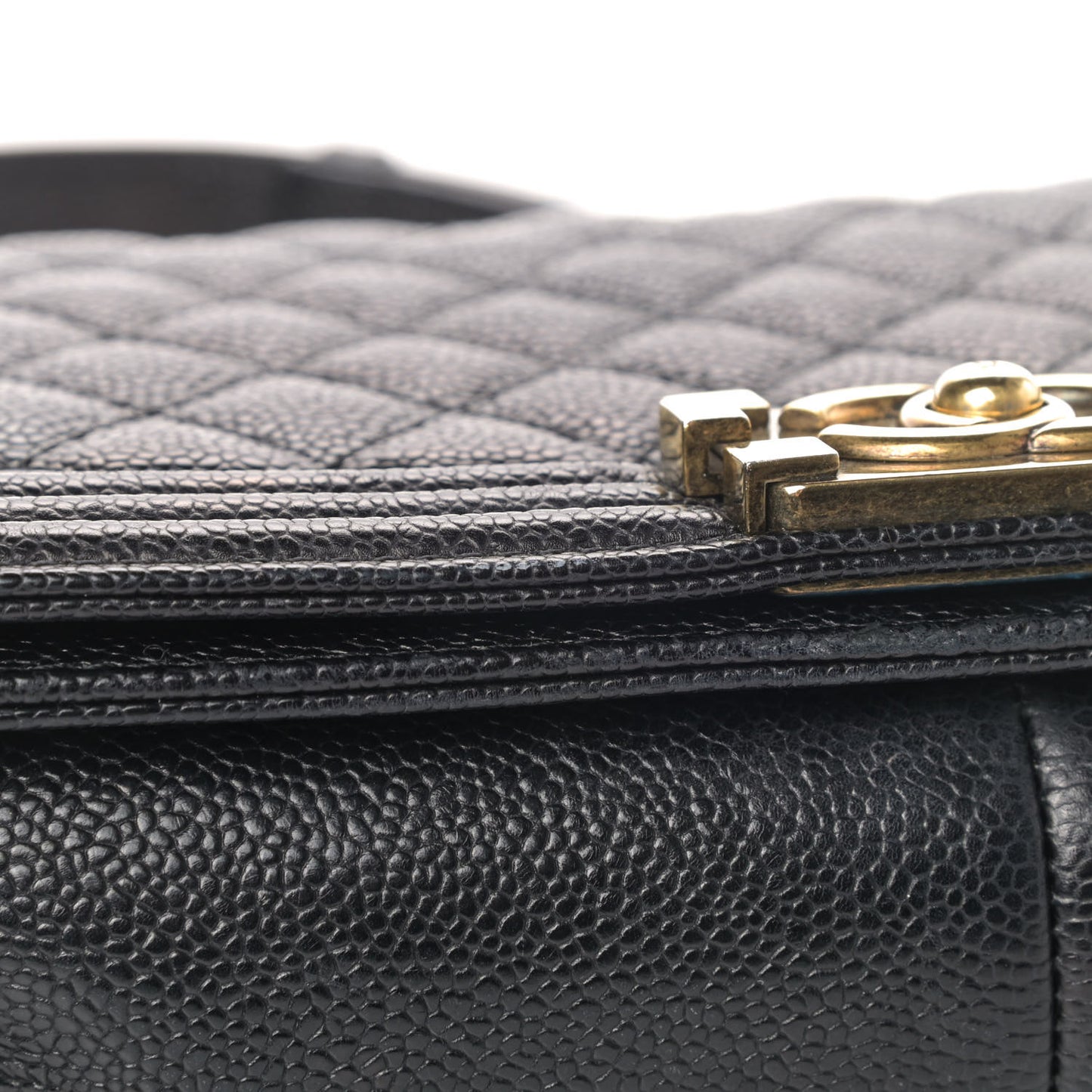 Caviar Quilted Medium Boy Flap Black