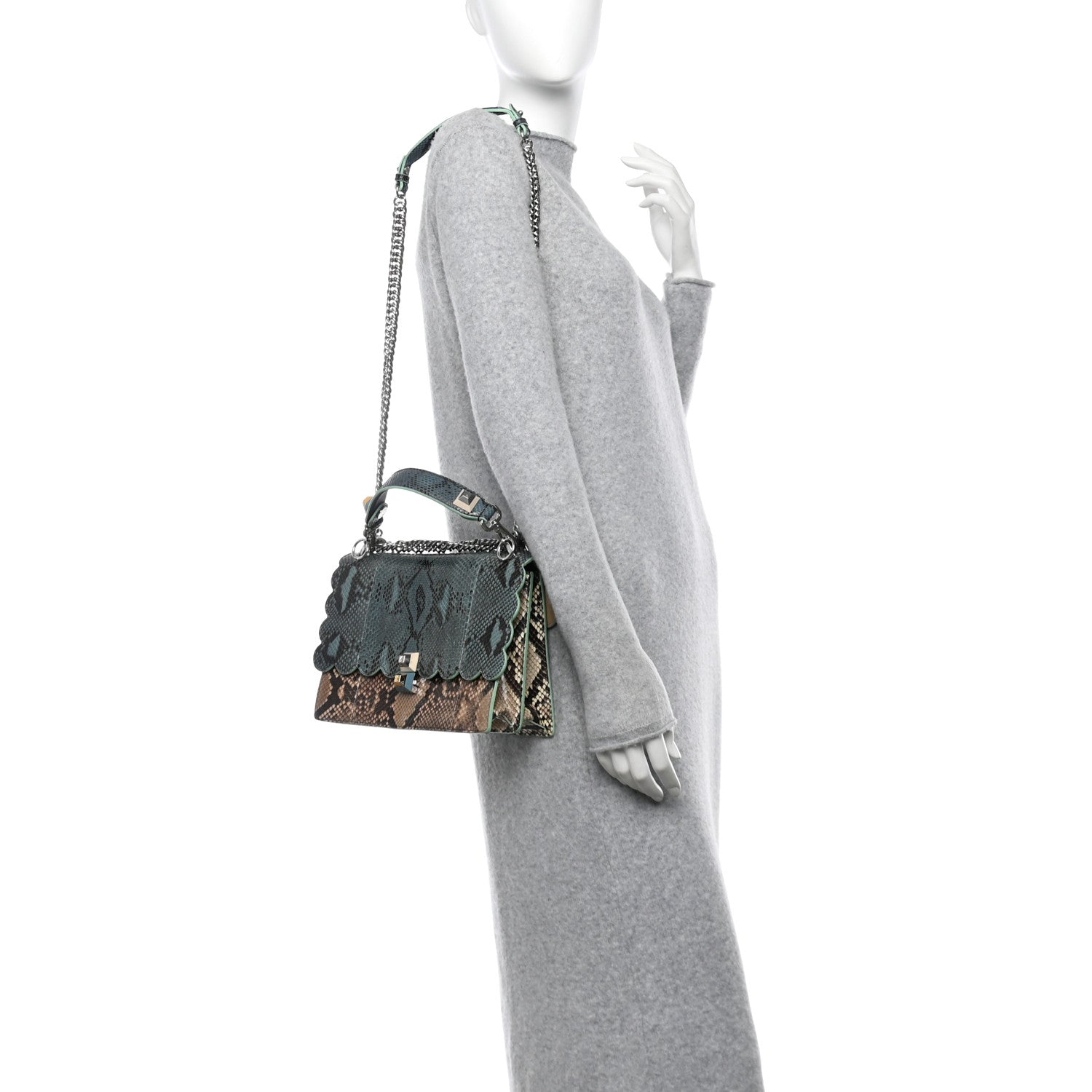 Fendi Snakeskin Scalloped Studded Kan I Shoulder Bag Borchie Borchie Pavone Makeup 2 of 10