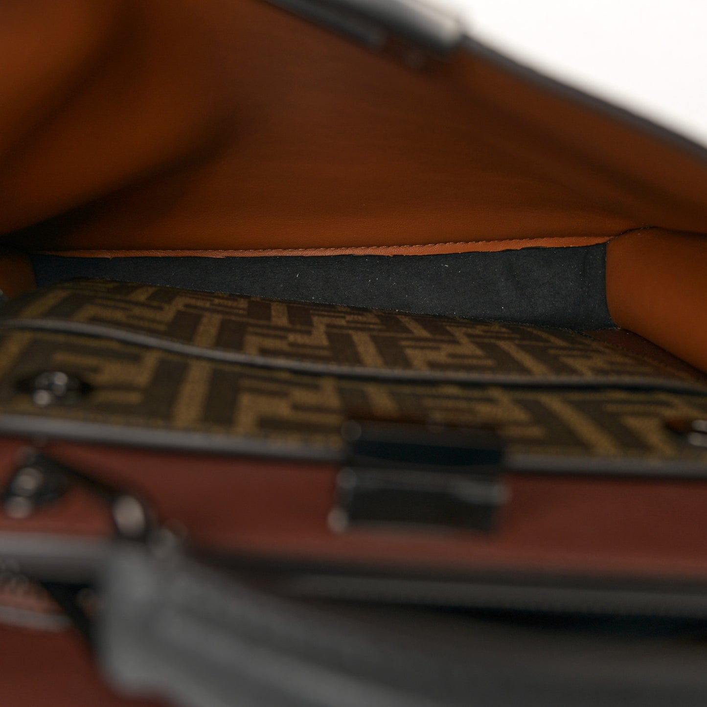 Cuoio Romano Vitello Cover Monochrome Peekaboo I SEE U Satchel