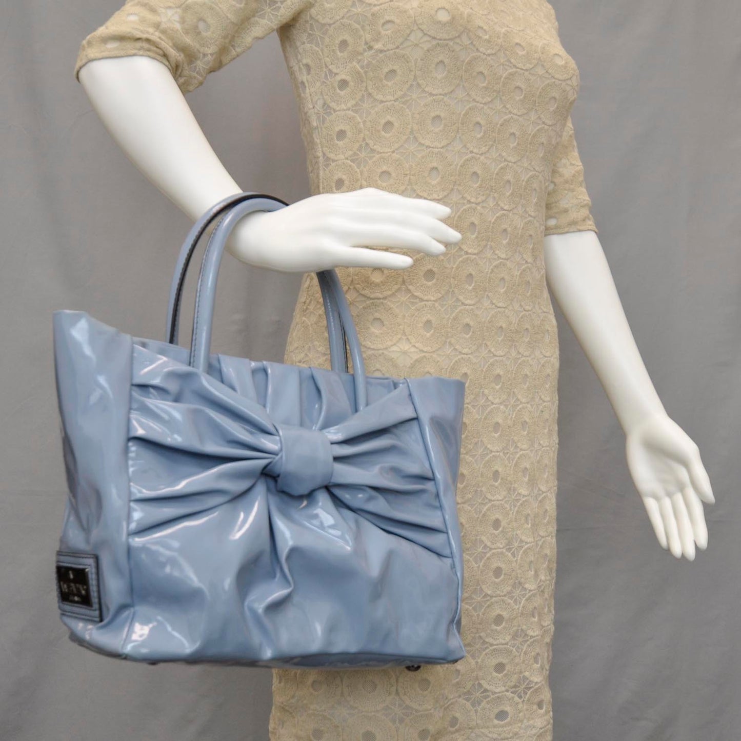 Patent Lacca Bow Tote Blue