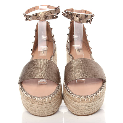 Valentino Garavani Metallic Grained Calfskin Rockstud Ankle Wrap Espadrille Flatform Sandals 41 Skin Natural 5 of 11
