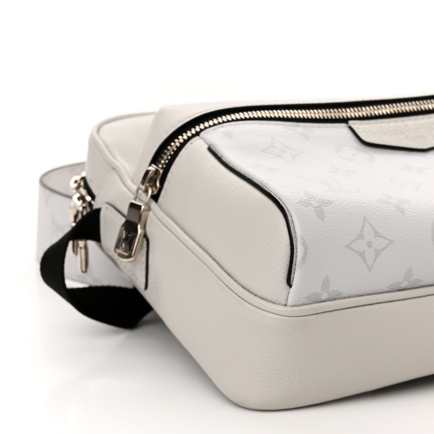 Louis Vuitton Taigarama Outdoor Messenger Antartica 8 of 10