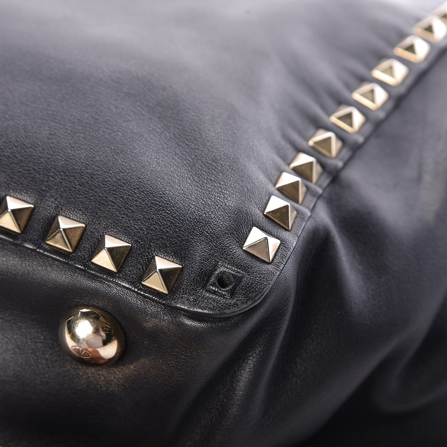 Vitello Medium Rockstud Tote Black