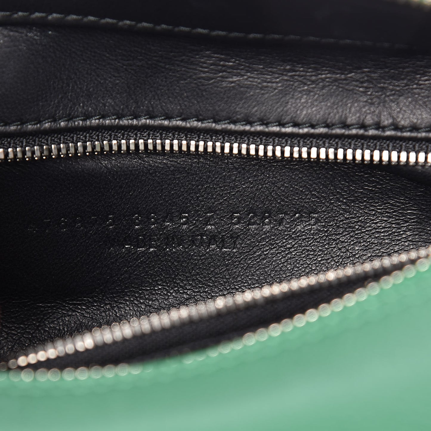 Shiny Day Calfskin S Triangle Duffle Vert Irlandais