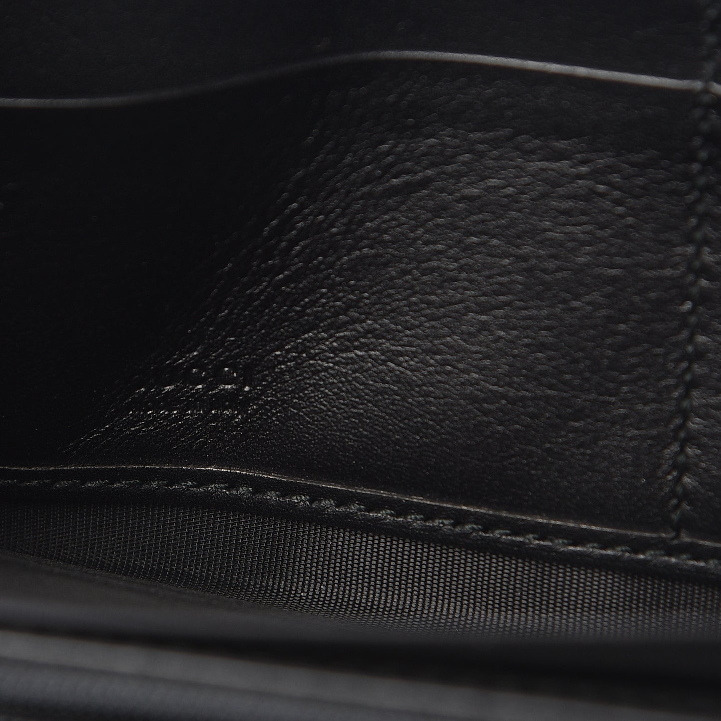 Calfskin Matelasse GG Marmont Zip Around Wallet Black White