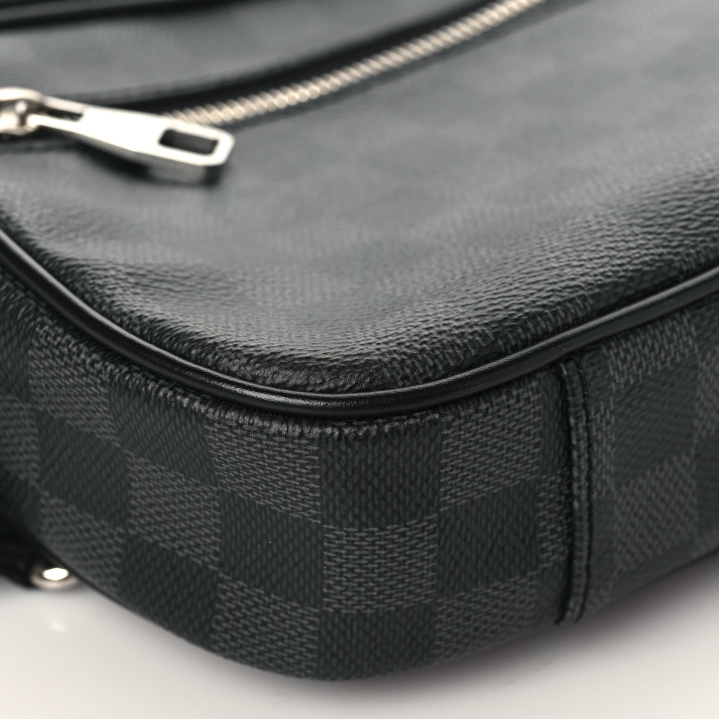 Damier Graphite Ambler