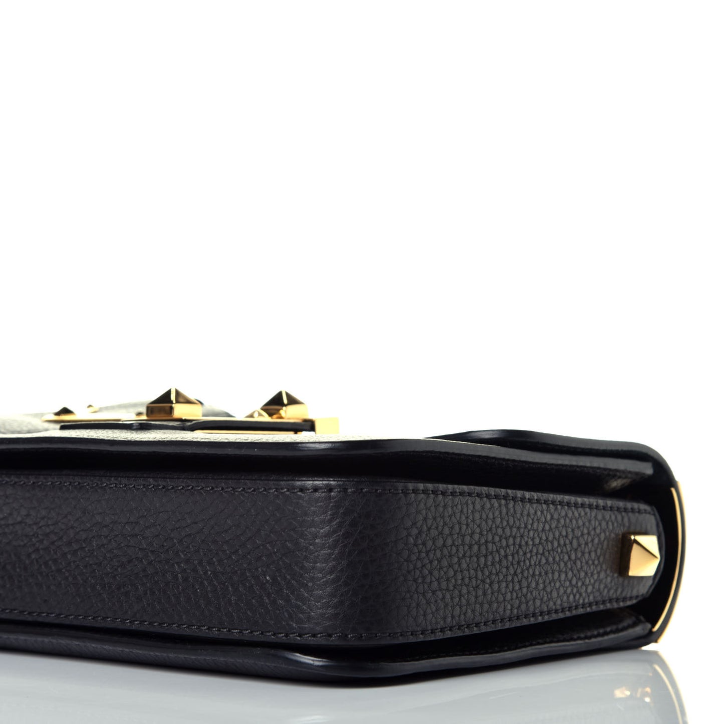 Grained Calfskin B-Rockstud Flap Black