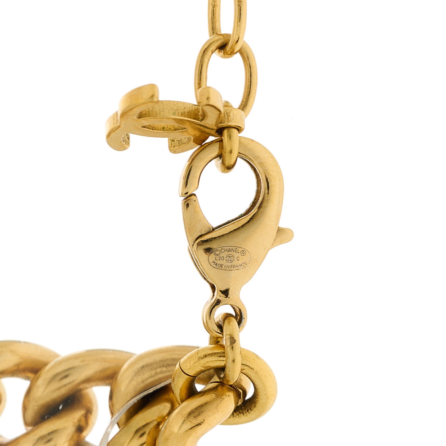Metal Textured CC Short Chain Pendant Necklace Gold