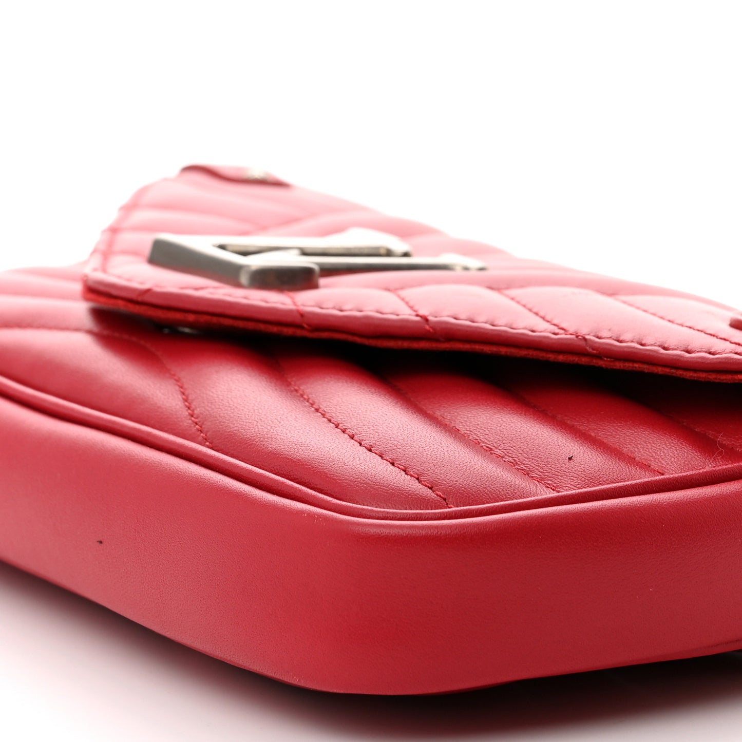 Calfskin New Wave Chain Pochette Scarlet