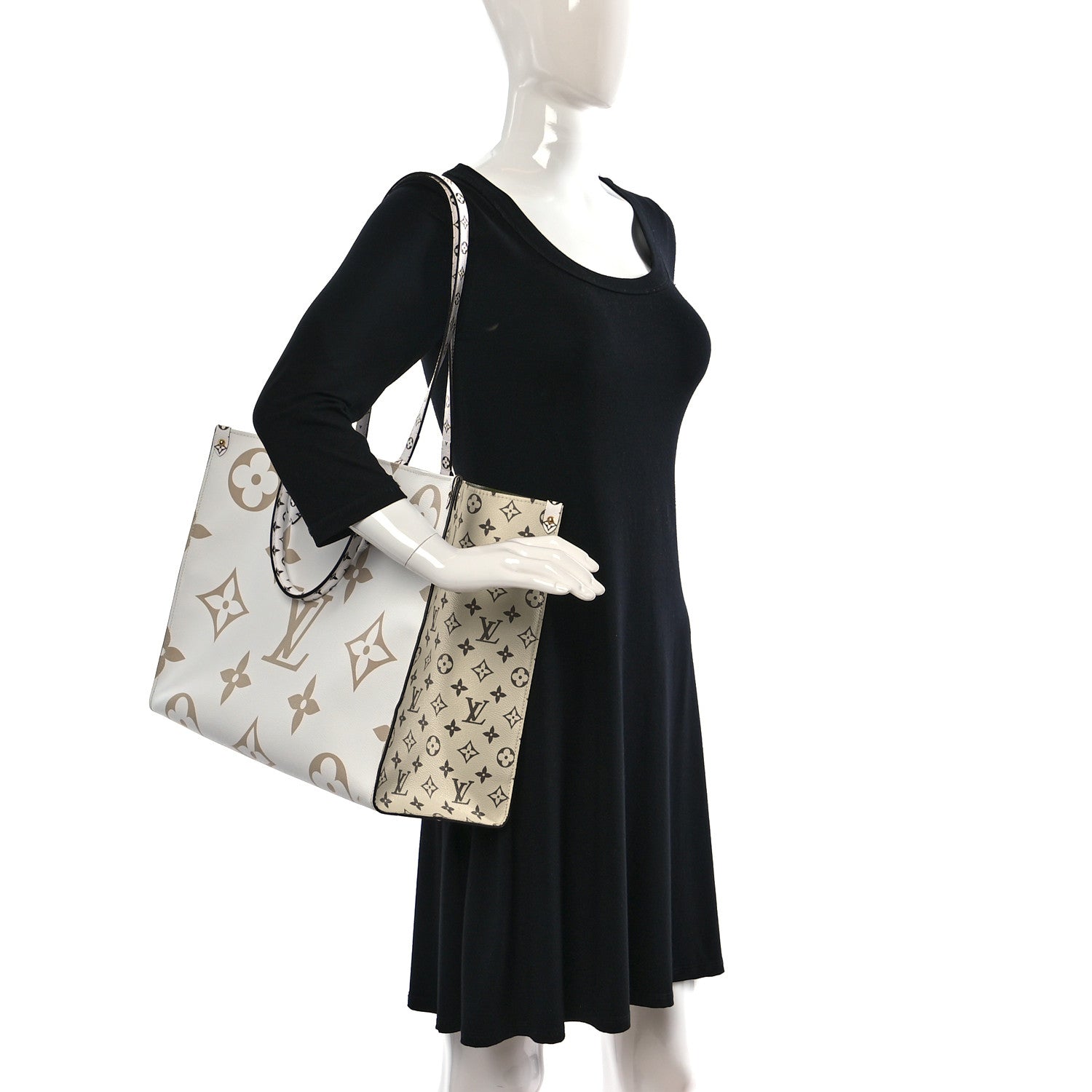Louis Vuitton Monogram Giant Onthego GM Kaki Beige 2 of 11