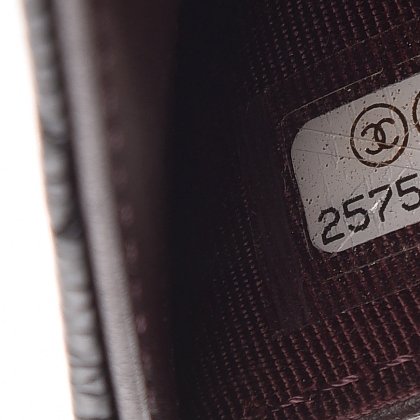 Caviar Quilted Yen Wallet Black