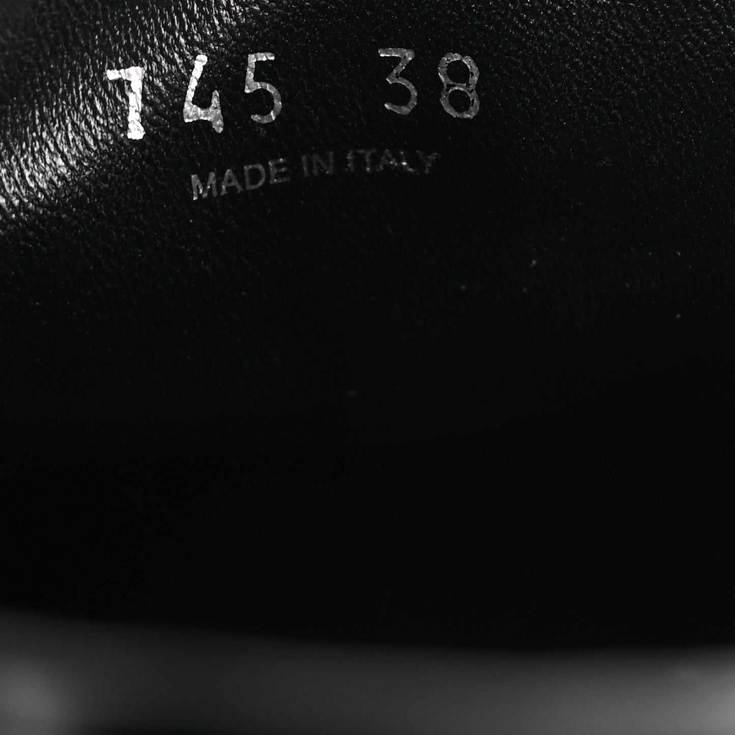 Spazzolato Metal Triangle Logo Loafers 38 Black