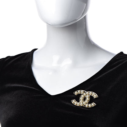 Chanel Pearl CC Brooch Light Gold 2 of 5
