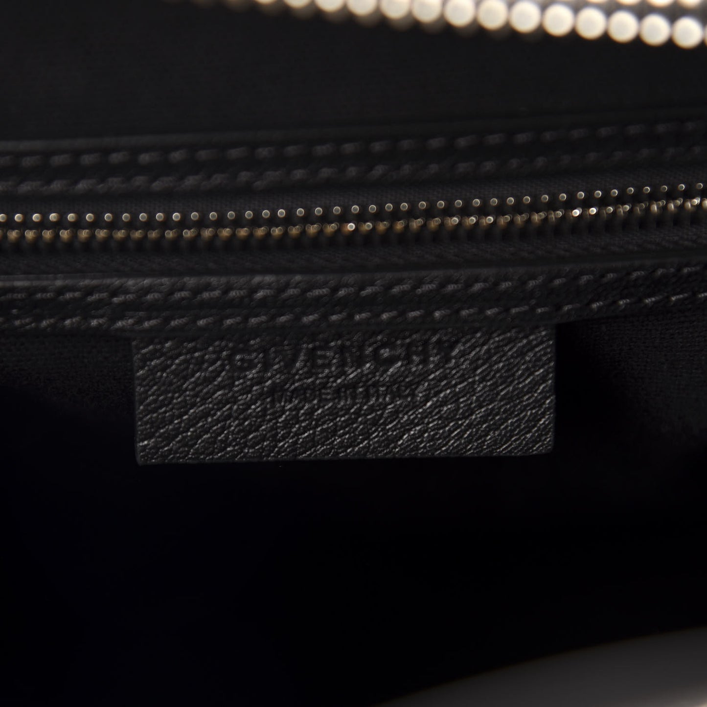 Sugar Goatskin Medium Antigona Black