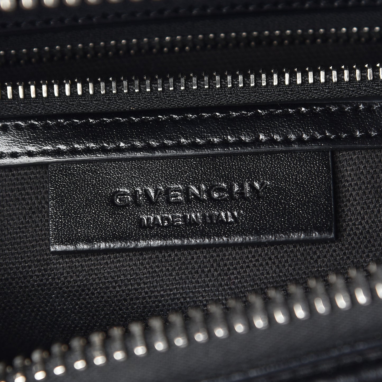 Shiny Lord Calfskin Small Antigona Black