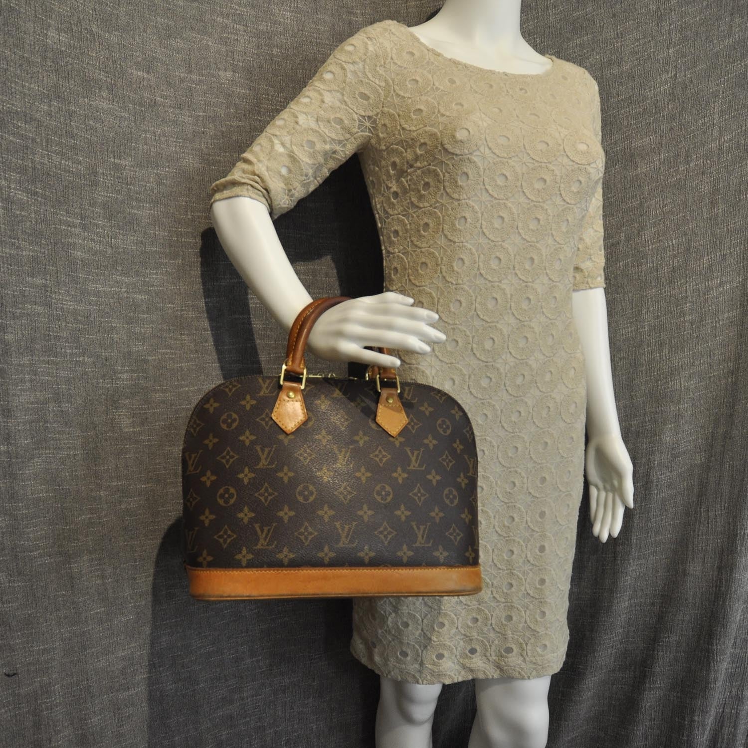 Louis Vuitton Monogram Alma 2 of 9