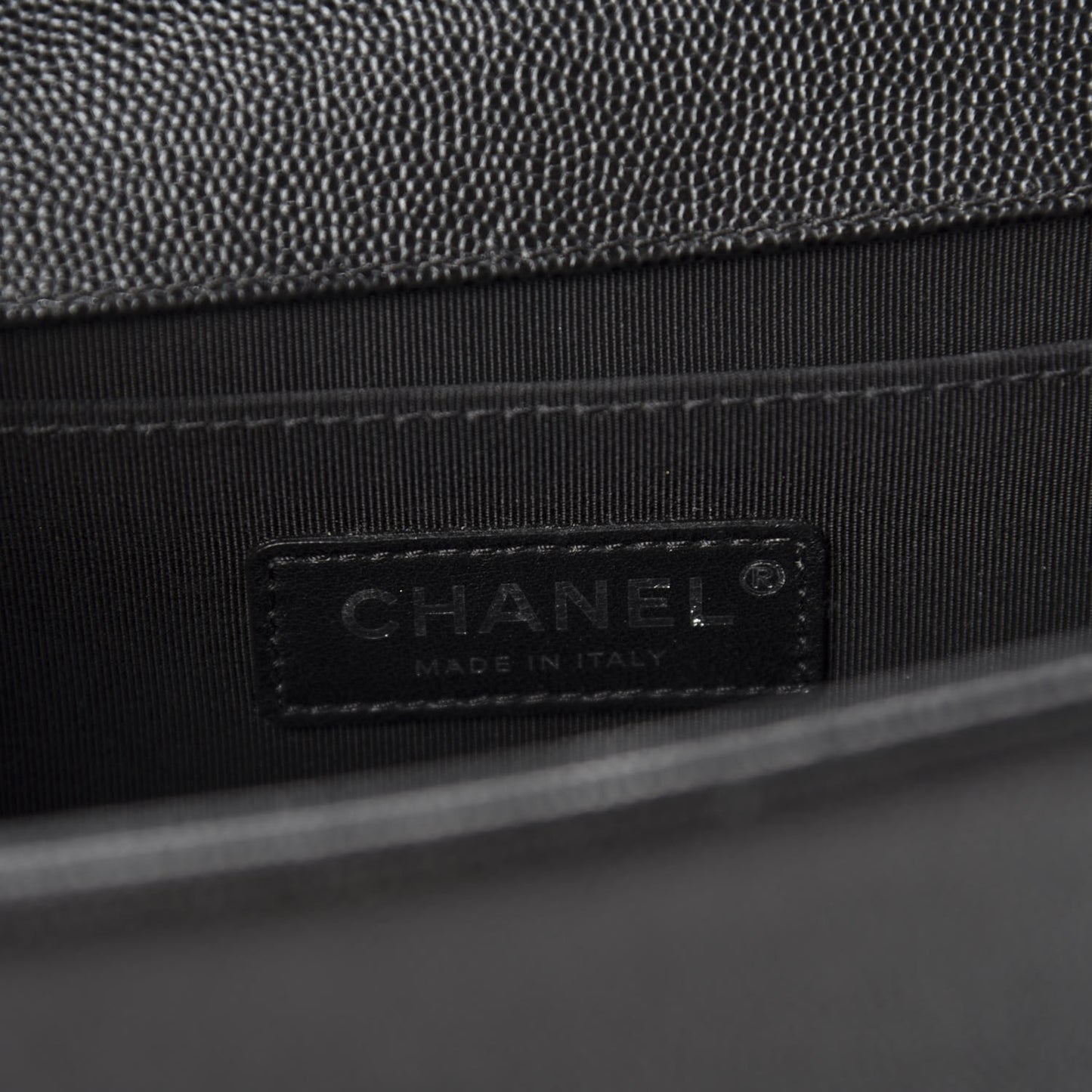 Caviar Quilted Medium Boy Flap Black