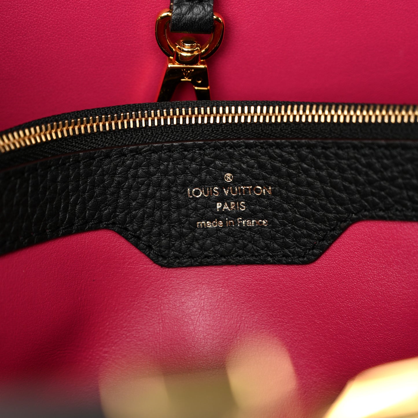 Taurillon Capucines MM Black Fuchsia