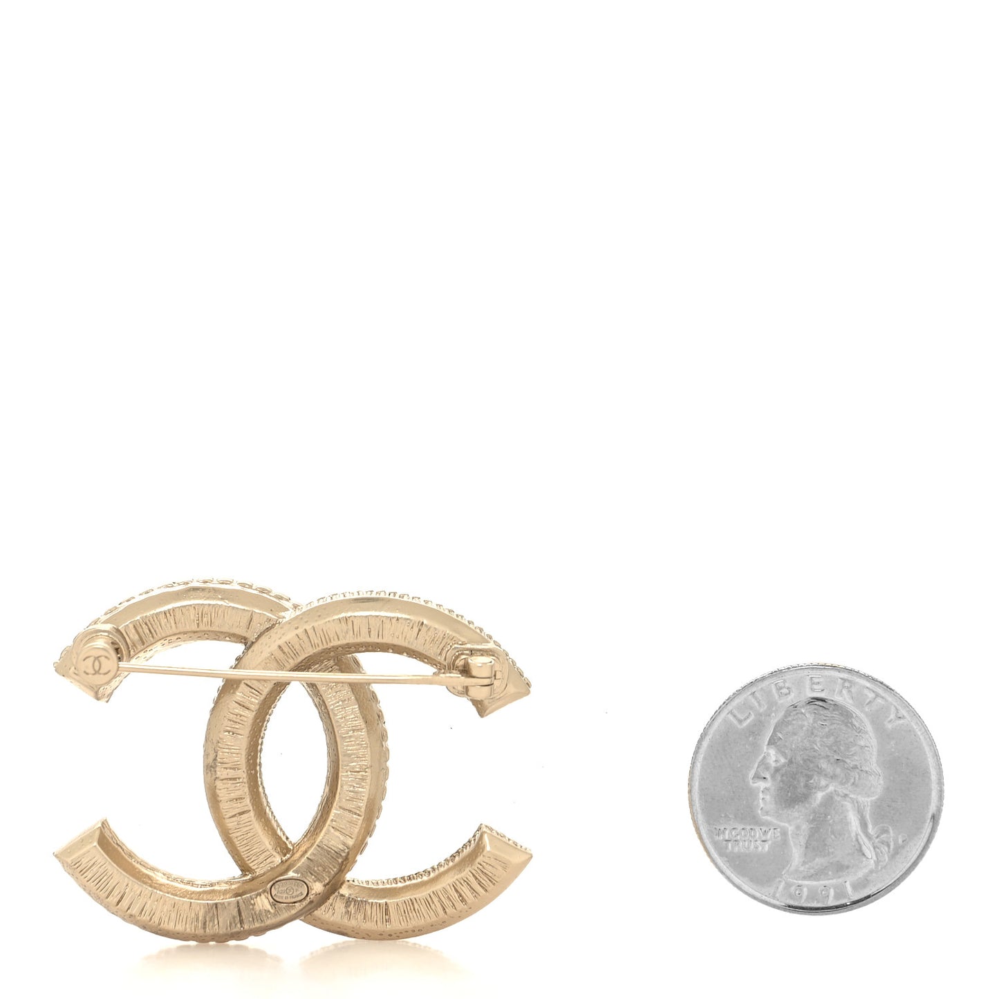 Metal Chain Quilted CC Brooch Gold
