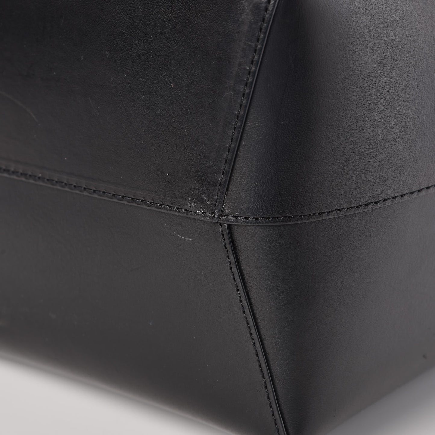 Calfskin Bucket Bag Black Flamma