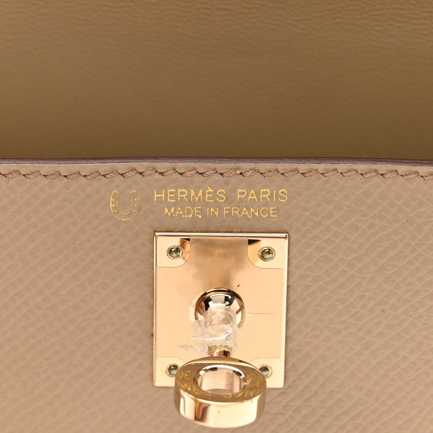 Epsom Horseshoe Mini Kelly Sellier 20 Trench Craie