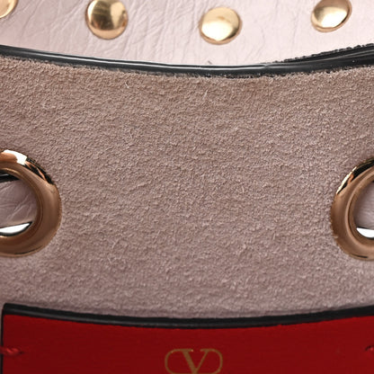 Valentino Garavani Grainy Calfskin Calfskin Rockstud Bucket Bag Light Grey 10 of 12