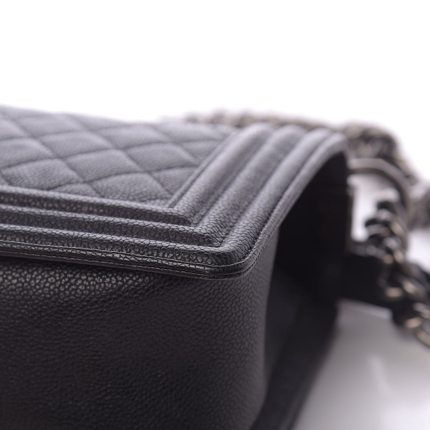 Caviar Quilted Medium Boy Flap Black