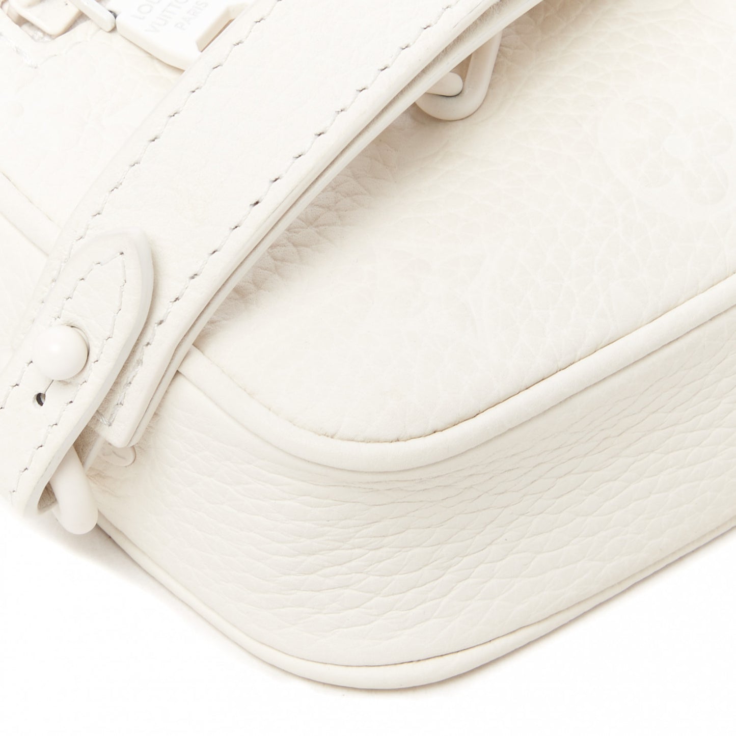 Taurillon Monogram Pochette Volga White