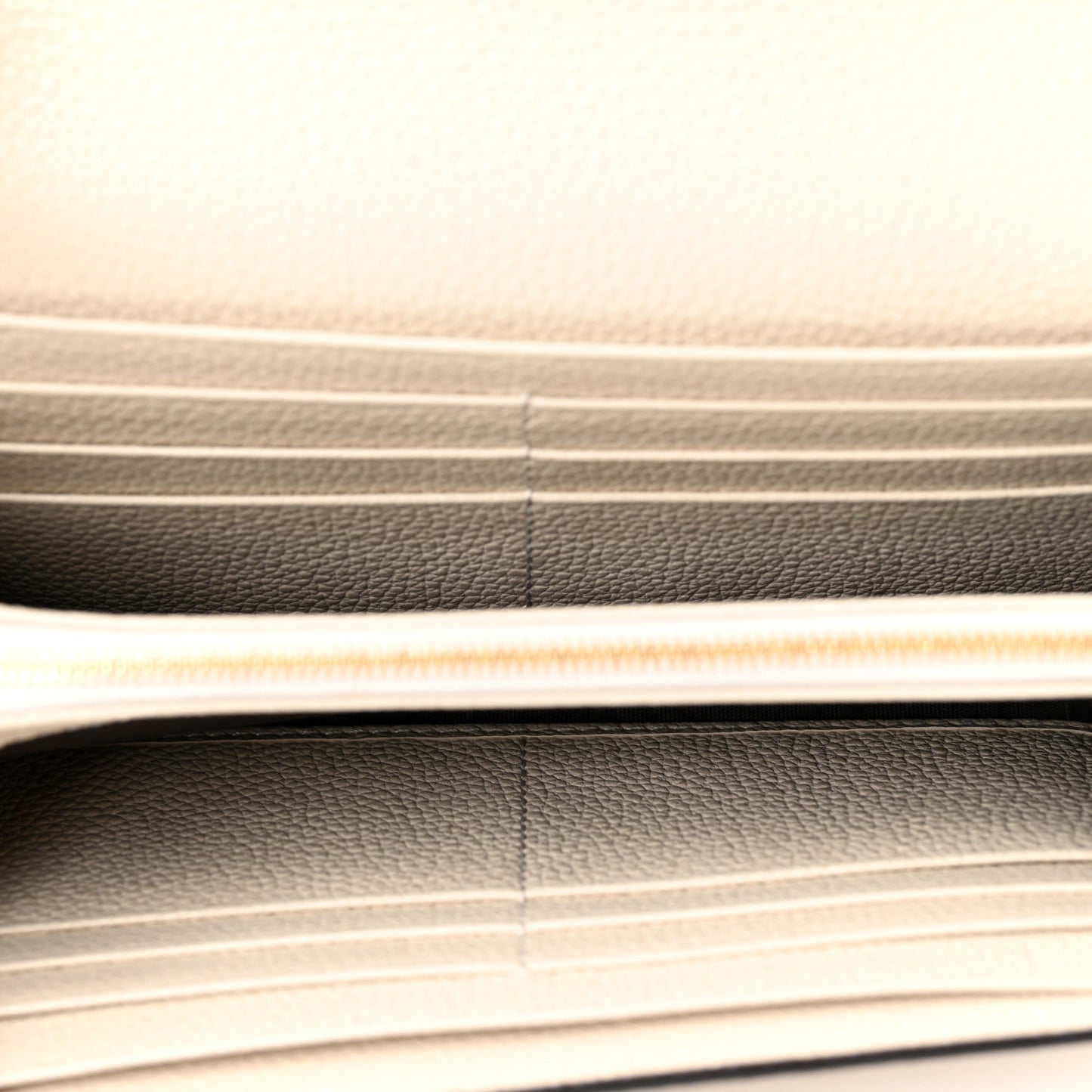 Grainy Calfskin Zumi Continental Wallet Vintage White