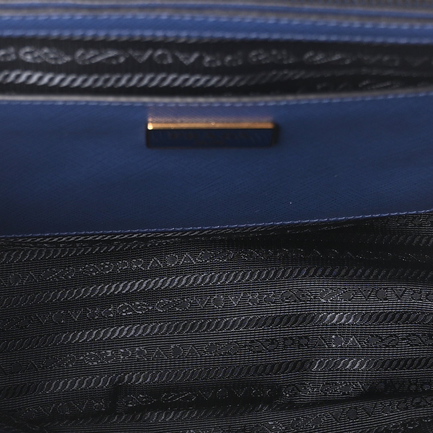 Saffiano Lux Bi-Color Medium Galleria Double Zip Tote Bluette Black