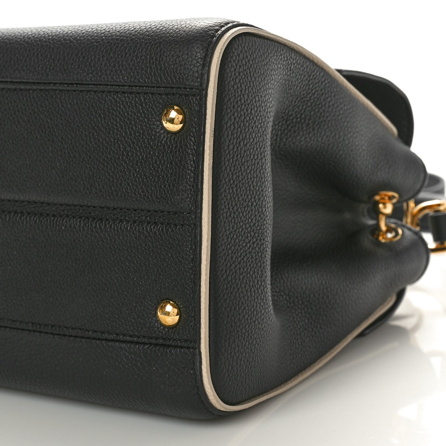 Monogram Double V Black